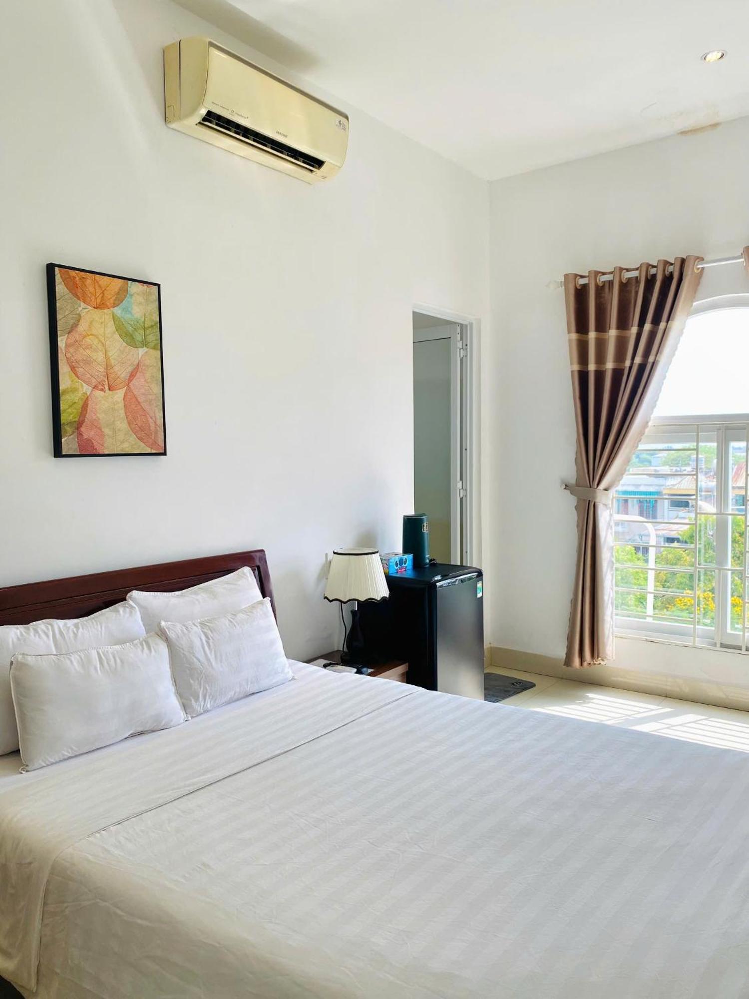 Khach San Romo Hotel Quang Ngai Exterior photo