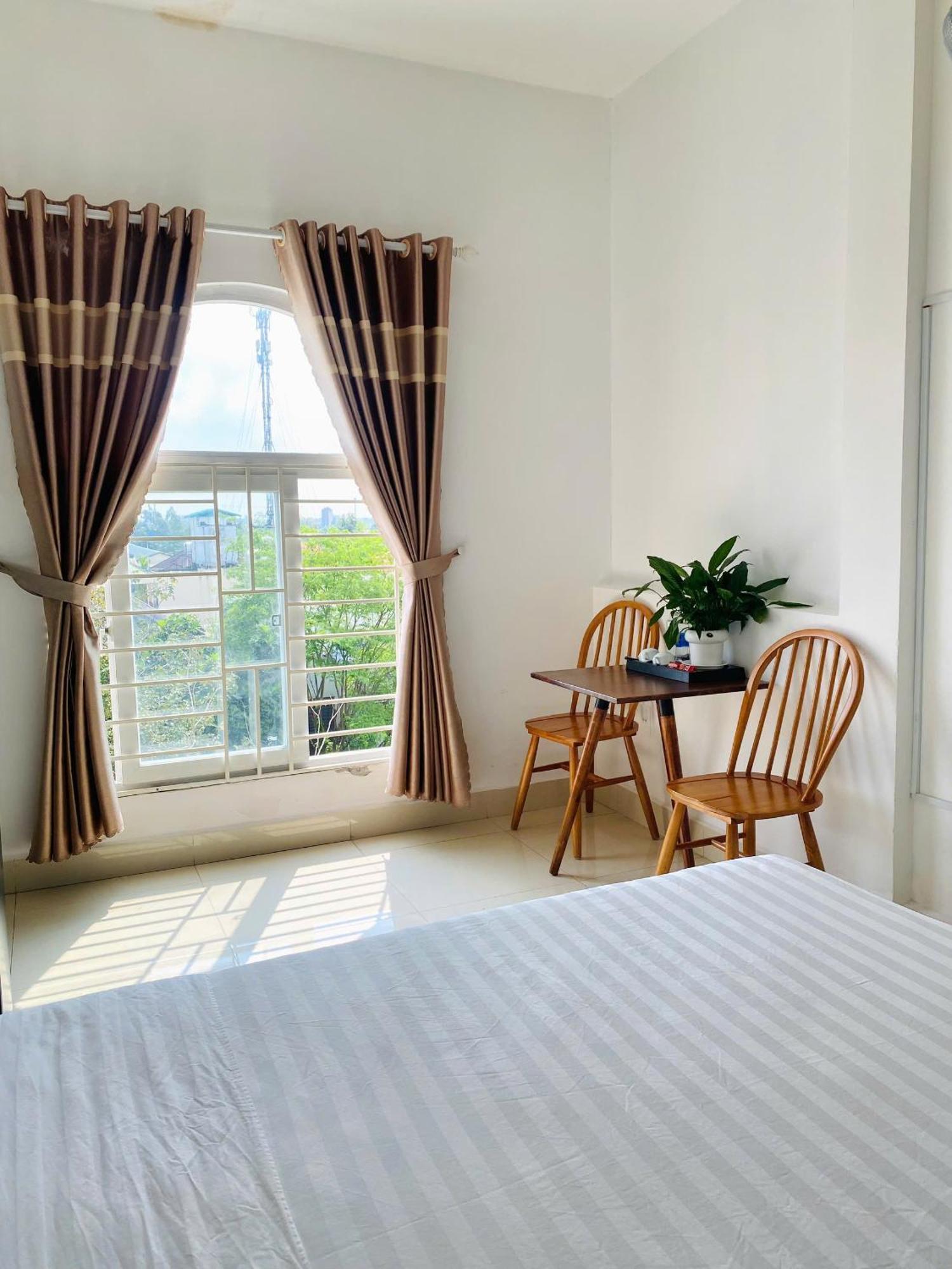 Khach San Romo Hotel Quang Ngai Exterior photo